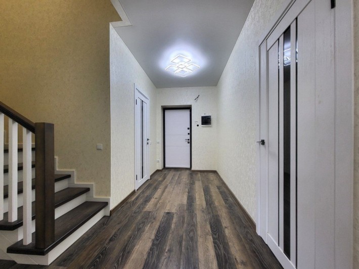 Продам таунхаус з ремонтом 10 хвилин від центру - фото 1
