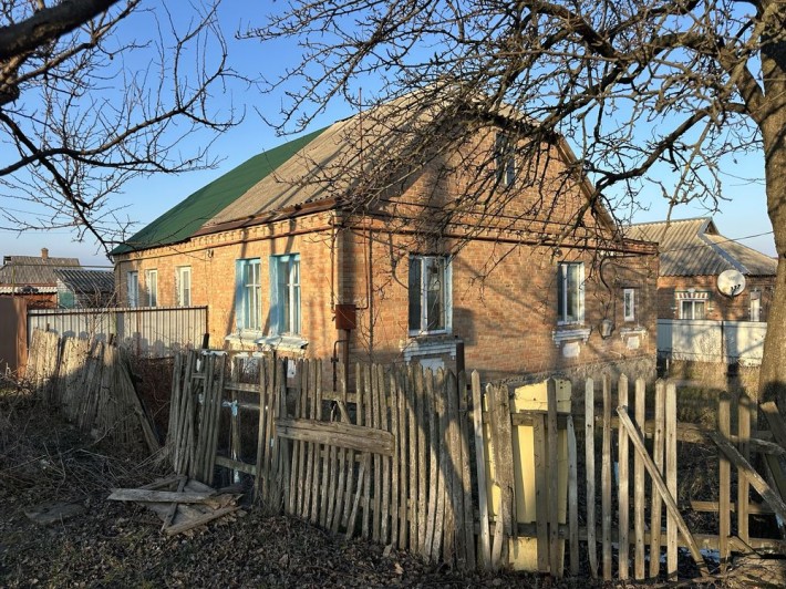 Продаж пів будинку на селищі Гірничому - фото 1