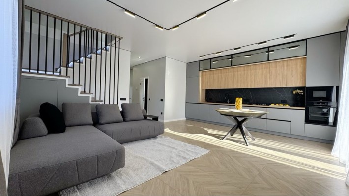 Продаж будинку з дизайнерським ремонтом - фото 1