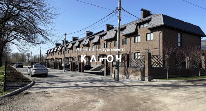 Продаж чудового таунхаусу біля парку (перша лінія!) - фото 1