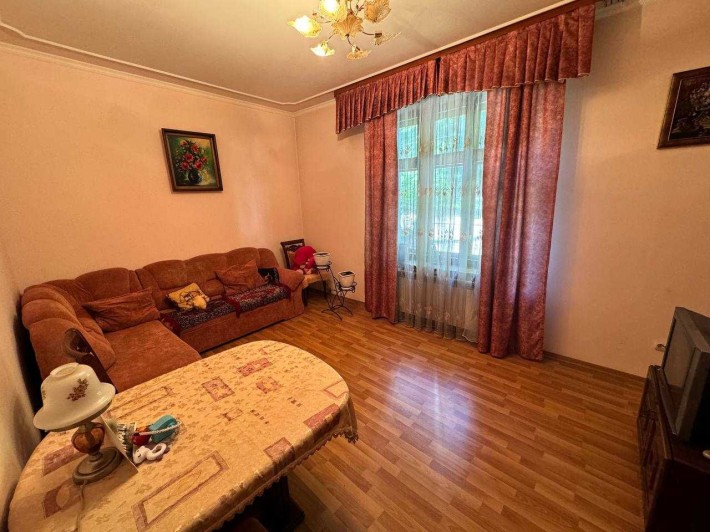 ПРОДАЖ котеджу вул. Мельника (бл. центр міста, поруч парк) - фото 1