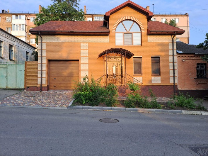 Продам будинок 166,7 м2 центр міста (можливо під офіс) - фото 1