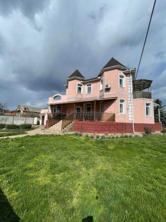 Продам двоповерховий будинок на березі річки - фото 1
