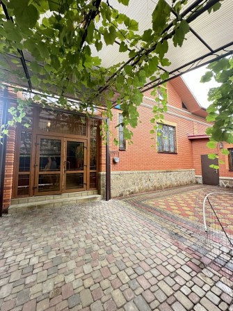 ‼️Продам шикарный дом‼️ Дорогой ремонт‼️ Два дома на участке‼️ - фото 1