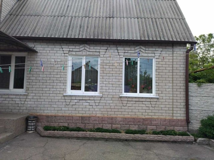 Продам дом кирпичный с удобствами - фото 1