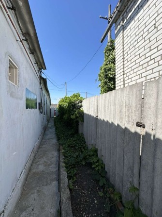 Продам частину будинку з окремою адресою і власним двором - фото 1