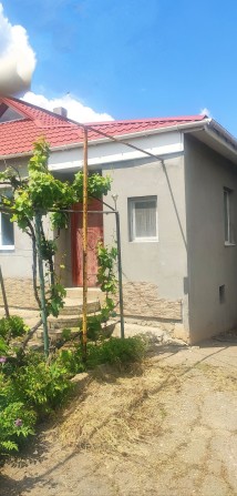 Дом с  участком! Есть подвал и гараж!Документы дом+земля. - фото 1