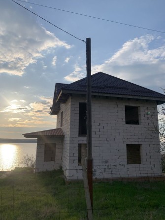 Продам срочно Дом Коттедж на берегу реки Баловное - фото 1