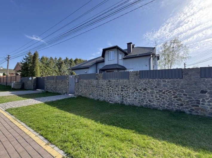 Будинок з ремонтом ‼️ 15 соток | басейн | 600 м. від Києва - фото 1