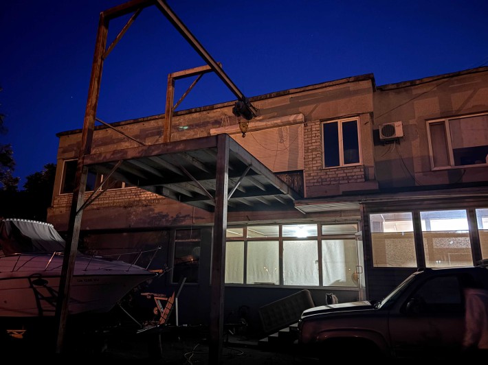 Дом с производственными и жилыми помещениями 1686 м² улица Єдності 181 - фото 1