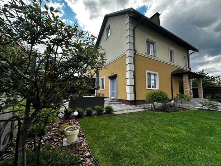 Будинок з ремонтом, ландшафтним дизайном в 10 хвилинах від Києва - фото 1
