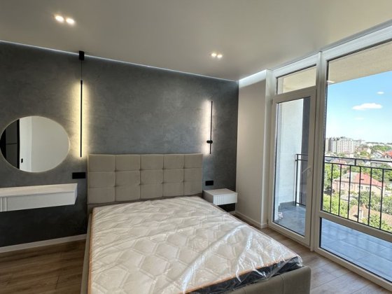 Шикарна 2-кімнатна + кухня-студія Центр Івано-Франківськ