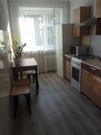 Оренда1кім.квартири по вул.Скальда(Комарова)ціна270дол. - фото 1