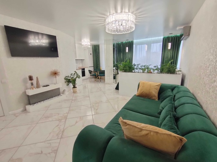 метро Лівобережна пішки, 42м2, Шикарна, дизайнерський ремонт - фото 1