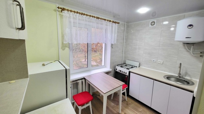 Оренда 2-х к.кв. вул. Кам'яногірська буд. 16 третій поверх. - фото 1