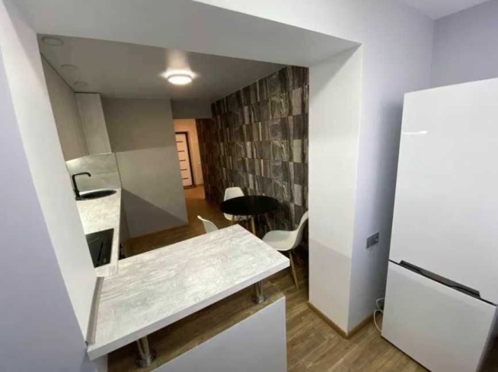 Район Правда-Кіно, 1к квартира 40м², новий ремонт! - фото 1