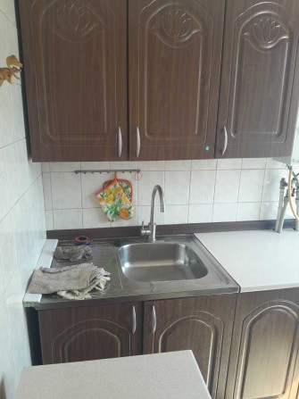 Терміново здається 1но квартира по вул Космонавтів 8000 і ком - фото 1