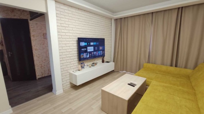 Сдается 1 комн. квартира с ремонтом по ул. Космическая - фото 1