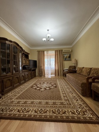 Оренда великогабаритної 3кімнатної квартири в центрі міста - фото 1