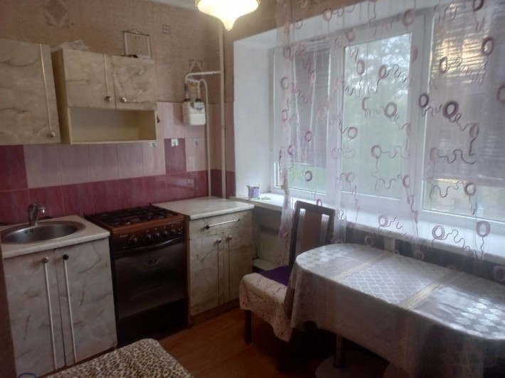2 комнатная на Троицкой на длительный срок. - фото 1