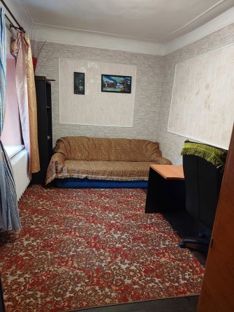 Сдаю в центре однокомнатную квартиру от хозяина в частном дворе . - фото 1
