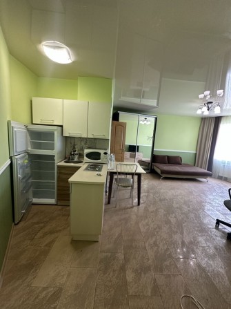 Сдам квартиру-студию на Алексеевке, пр.Л.Свободы,50В. - фото 1