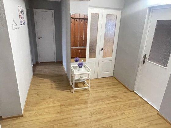 Подобова (посуточно) оренда квартири.Центр.Третій поверх. вул. Миру 35 Виноградів