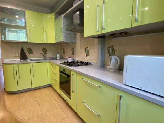 Сдам отдыхающим в комнатную в элитном новострое с ремонтом Чорноморськ