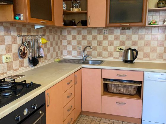 Сдам отдыхающим 2 комнатную с закрытой территорией на Парковой Чорноморськ