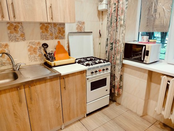 1800 гр,Парковая, 4-х ком, пер, линия  от моря, для 2-3 семьи 10 чел, Чорноморськ