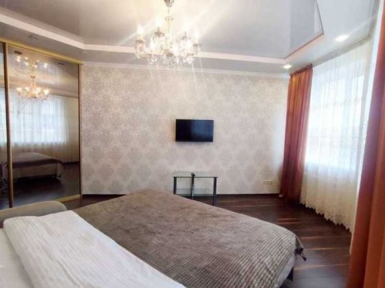 Затишна квартира з гарним ремонтом для двох гостей на Гмирі Буча