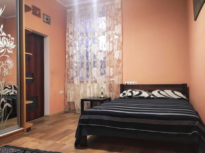 2-кім квартира, центр, 5 сп.місць, Злата Плаза, Майдан, пр. Миру - фото 1