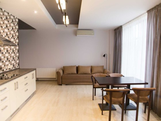 Задам подобово двокімнатну квартиру-студію в центрі міста. Черкаси