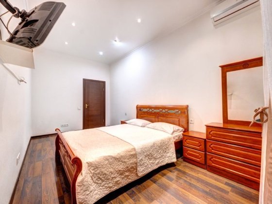 Посуточно 2ком-я в центре Киева по ул.Большая Васильковская 17 Київ