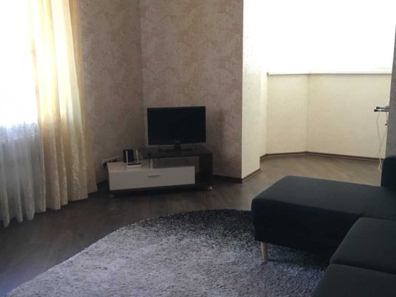 Поділля, 2-кім. квартира з окремими кімнатами на першому поверсі. Винница