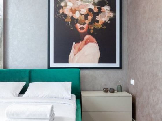 Подобова оренда трикімнатна квартира з ванною у спальні, центр Львов