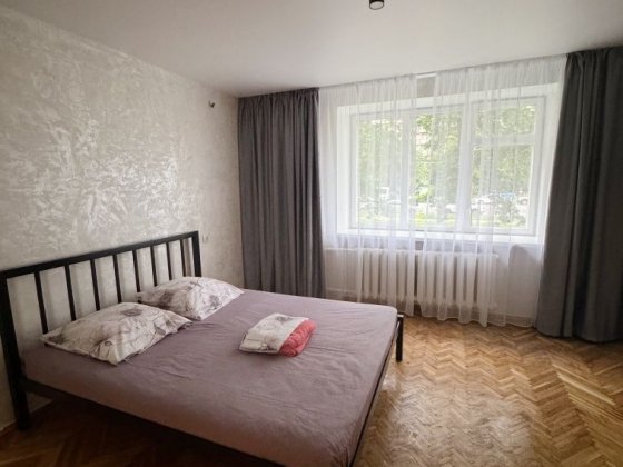 Подобово двокімнатна проспект Лісовий, метро Чернігівська, Лісова Киев