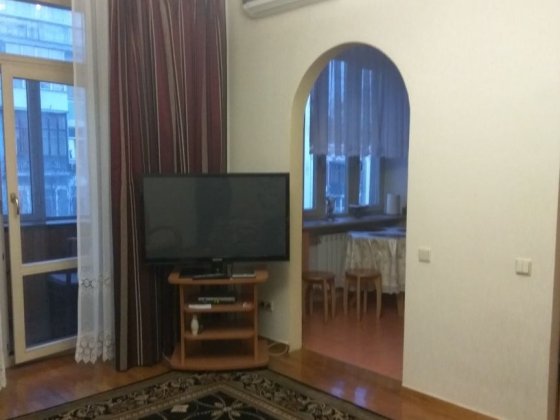 Однокомнатная посуточно, Бессарабка, м. Дворец Спорта, Шота Руставели Киев