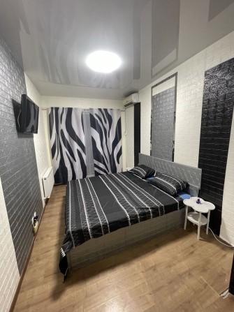 Посуточно своя классная квартира с балконом Фонтан,Аркадия 5 мин пешк - фото 1
