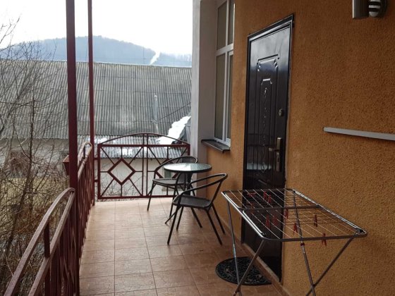 1 к-на кв. на 4 осіб! Біля б'ювета одразу (м10 до дверей)!