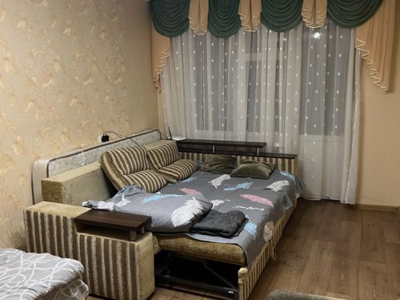 ЦЕНТР 2-х кімнатна подобова Карлівка