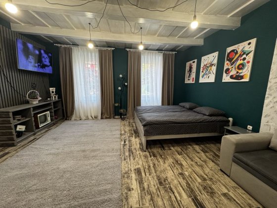 Подобова оренда двокімнатного  будинку поруч з термальним басейном Берегове