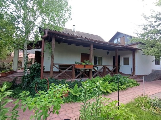 Оренда будинку з виходом до річки Лубни