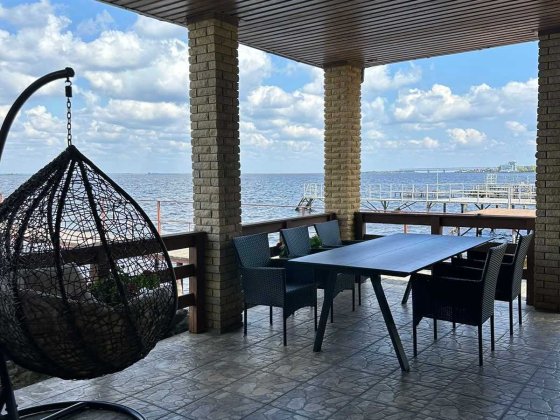 Будинок на воді для відпочинку Черкаси