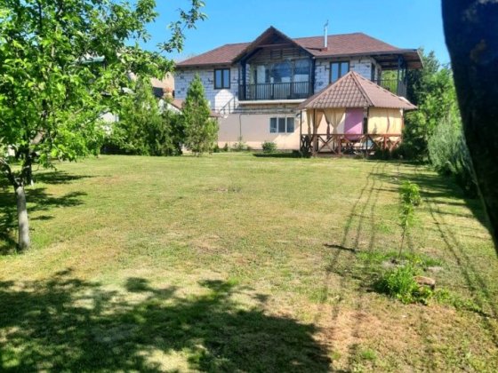 Рибалка, пляж, будинок на березі річки Піщанка Дніпро