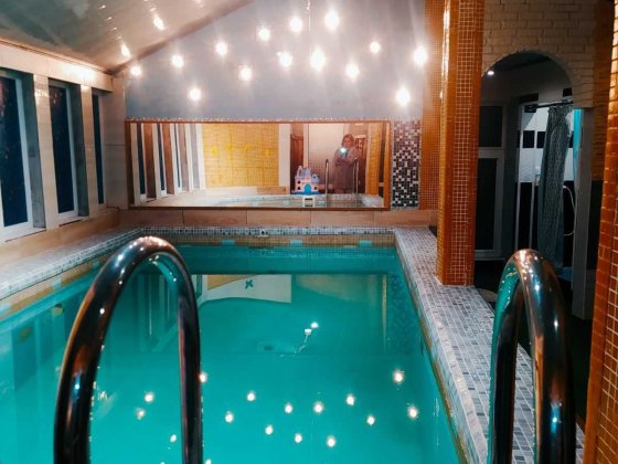 Аренда дома посуточно Дорогожичи до 50 чел, сп/мест 28, бассейн, баня Киев