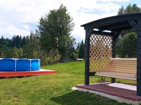 Котедж 2 спальні  до 7 осіб. Є басейн Яблуниця