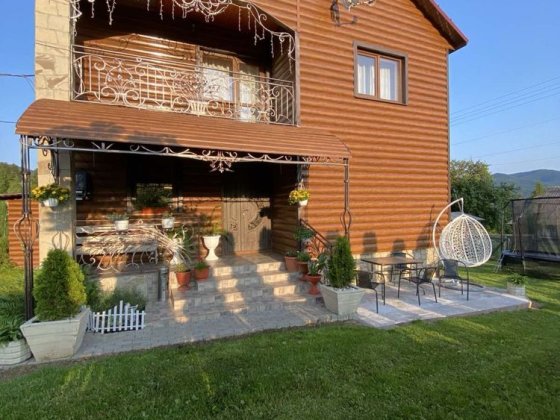 Соснова Гілка — котедж у Карпатах Микуличин