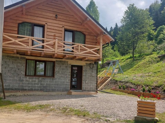 Відпочинок у Татарові, Біля Потічка ' Татарів