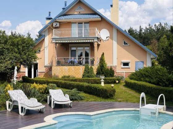 Оренда будинку подобово з басейном. Аренда дома посуточно с басейном. Гнедин